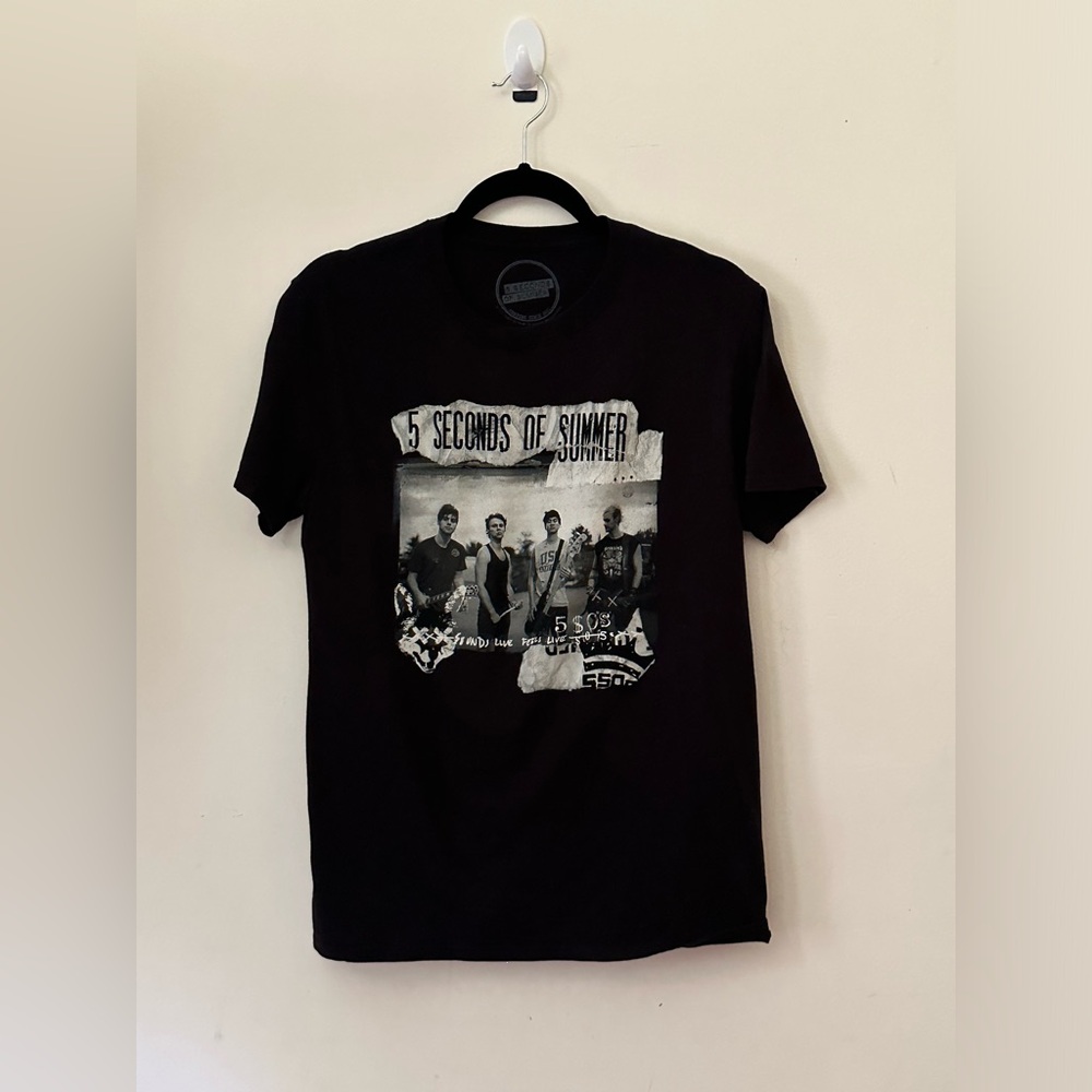 5 Seconds of Summer Official Tshirt. Sounds Live Feels Live World Tour 2016.